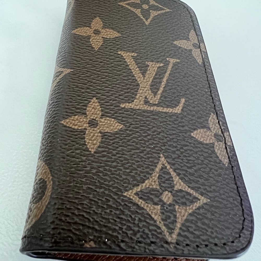 Louis Vuitton - Key/Car key holder keychain